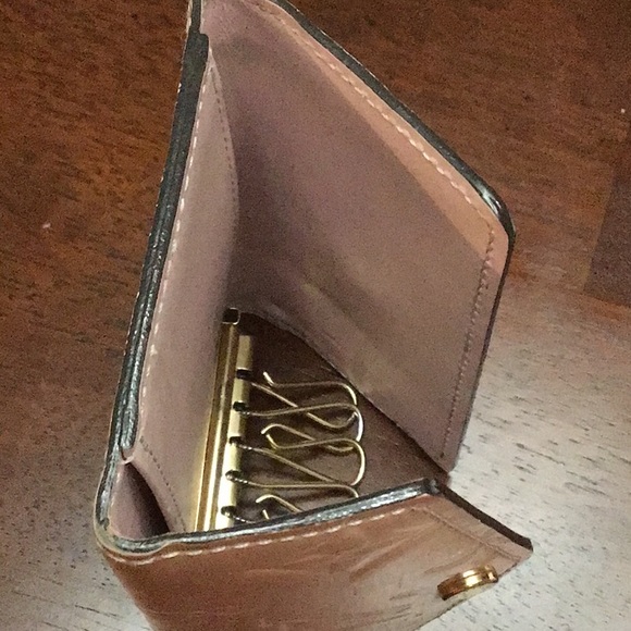 Louis Vuitton Rose Ballerine Vernis Multicles 6 Key/Card Holder - Picture 9 of 11